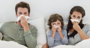 Die richtige Technik beim Naseputzen: So vermeidest du Risiken wie Nasenbluten und Ohrenschmerzen