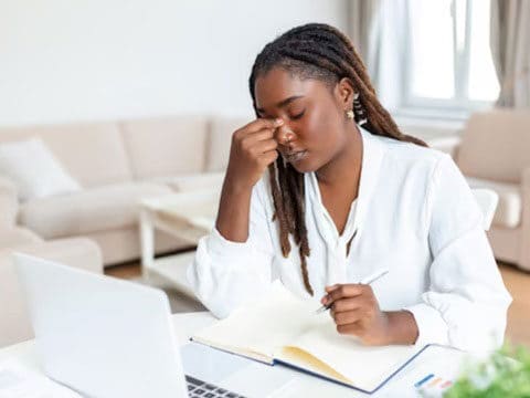 Effektive Erholung am Arbeitsplatz – Powernaps Augenübungen und Spaziergänge für mehr Produktivität