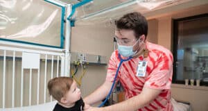 Genetisches Neugeborenen-Screening: Wie Screen4Care seltene Krankheiten frühzeitig diagnostiziert und behandelt