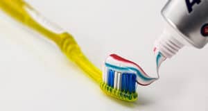 Zusammenhang zwischen schlechter Mundhygiene und erhöhtem Krebsrisiko: Bakterien im Mund als Warnsignale