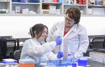 Weltweit erster Impfstoff gegen Eierstockkrebs in Entwicklung: Hoffnung auf bessere Prävention und neue Therapieansätze