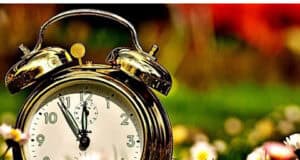 Zeitumstellung und Gesundheit: Warum die Sommerzeit in Europa zunehmend kritisch ist