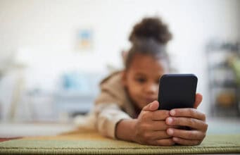 Deepfake-Gefahr an Schulen Wie Eltern ihre Kinder schützen und aufklären können