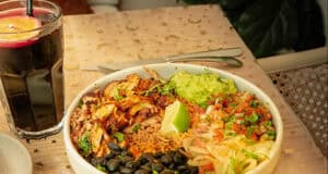 Gesund durch den Ramadan: Die besten Tipps für Ernährung, Flüssigkeitszufuhr und Wohlbefinden