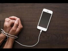 Warnzeichen für Handysucht bei Kindern: So erkennen und stoppen Eltern digitale Abhängigkeit