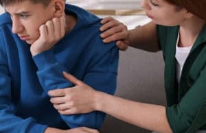 Überforderte Jugendliche verstehen: Praktische Strategien für Eltern in der digitalen Zeit