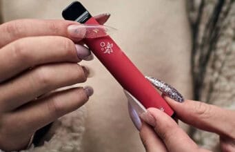 Neue Studie warnt: Erhöht Vaping das Krebsrisiko? Was E-Zigaretten wirklich mit dem Körper machen